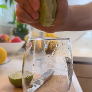 O primeiro ingrediente do chá de Gisele Bündchen é o limão espremido