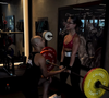 Mel Maia apareceu acompanhada de sua personal trainer e assumiu ter medo de pegar tanto peso sozinha