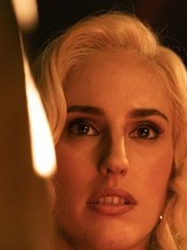 A série espanhola de apenas 6 episódios que eu gostei mais do que muitas de Hollywood: está na Netflix e traz de volta um ícone dos anos 2000