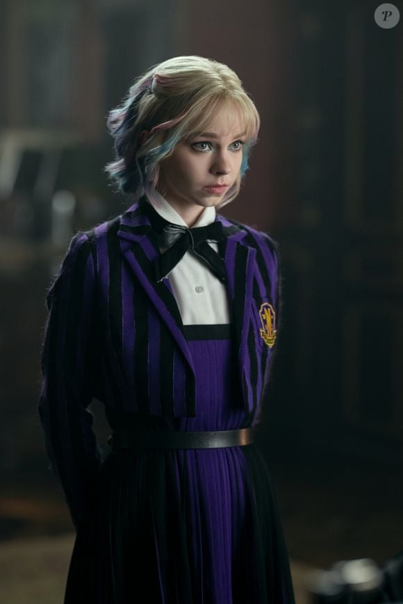 Enid se transformou em lobisomem alfa para proteger Wandinha no fim da segunda temporada, e segundo criadores terá uma 'jornada difícil'