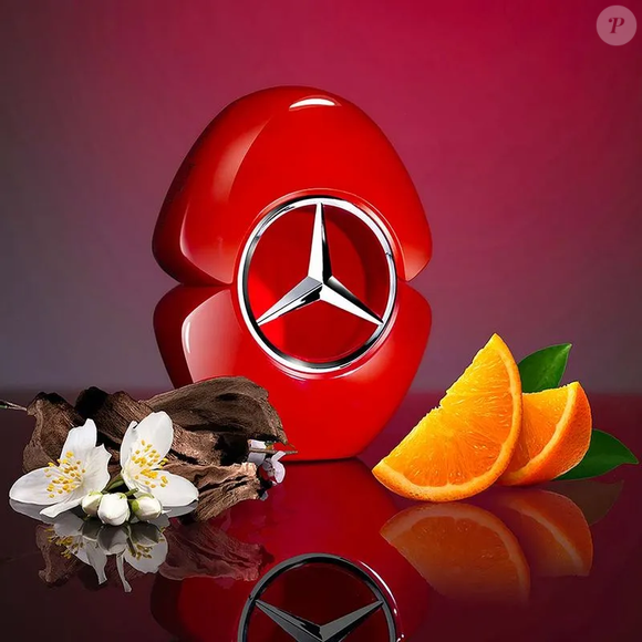 Mercedes-Benz Woman In Red é aquele tipo de perfume que anuncia sua chegada antes mesmo de você falar