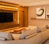 Sua fachada em pele de vidro laminado com eficiência energética, lobby com pé-direito triplo e recursos avançados em acessibilidade, sustentabilidade e segurança, fazem deste um empreendimento exclusivo.