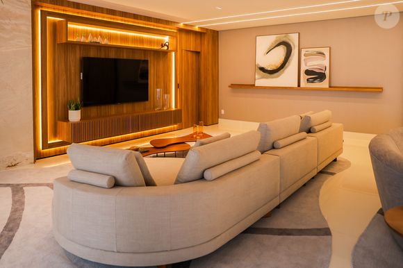 Sua fachada em pele de vidro laminado com eficiência energética, lobby com pé-direito triplo e recursos avançados em acessibilidade, sustentabilidade e segurança, fazem deste um empreendimento exclusivo.