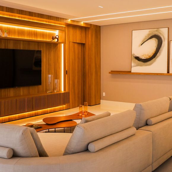 Sua fachada em pele de vidro laminado com eficiência energética, lobby com pé-direito triplo e recursos avançados em acessibilidade, sustentabilidade e segurança, fazem deste um empreendimento exclusivo.