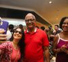 Douglas foi acompanhado pelo pai, Carlos Alberto Almeida, marido de Vilma, e a dupla levou um recado direto para Renata sobre o cenário dentro e fora da casa.
