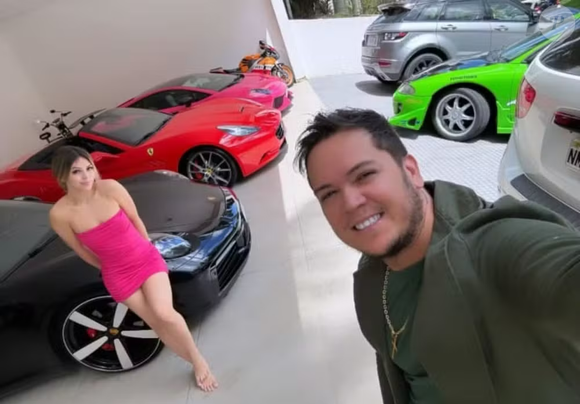 Mansão de Melody traz uma garagem espaçosa para abrigar os diversos carros de luxo da cantora