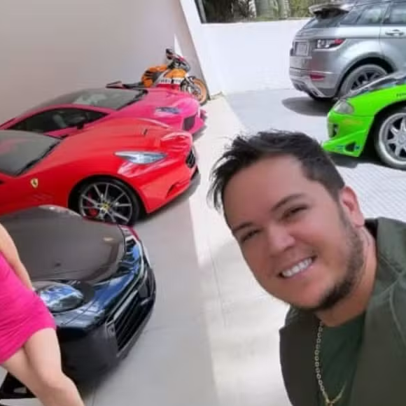 Mansão de Melody traz uma garagem espaçosa para abrigar os diversos carros de luxo da cantora