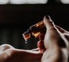 Óleos vegetais podem substituir o creme corporal? Especialista revela quais opções hidratam a pele sem deixar sensação oleosa