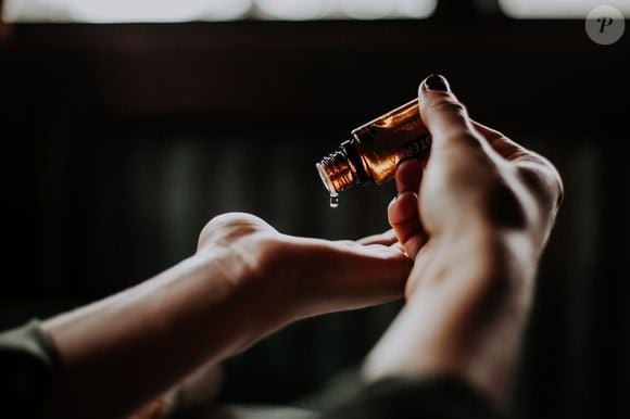 Óleos vegetais podem substituir o creme corporal? Especialista revela quais opções hidratam a pele sem deixar sensação oleosa