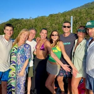 Luciano Huck agradeceu a presença de Dua Lipa e família em sua mansão