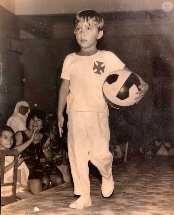 Foto de Milton Cunha criança: nascido no Pará, comentarista de carnaval da Globo chegou ao Rio nos anos 1980