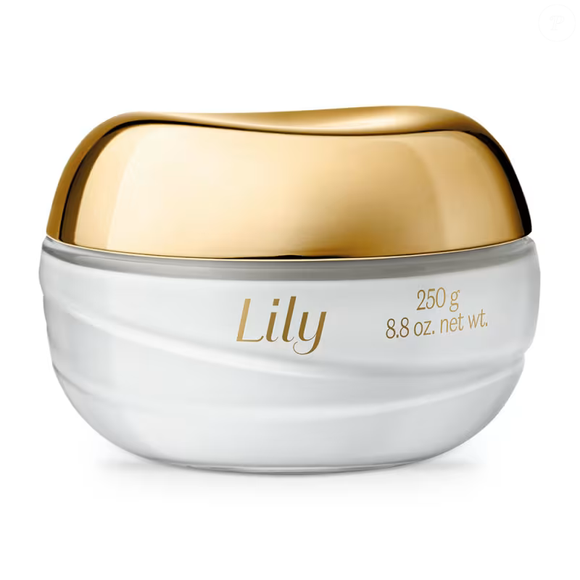 Creme Acetinado Hidratante Lily (Boticário) - 250g | R$ 144,90 - apontado como a base dessa mistura, o Creme Acetinado Hidratante Desodorante Corporal Lily se destaca pelo seu fundo adocicado com toque de baunilha, como ressaltado pelo próprio influenciador