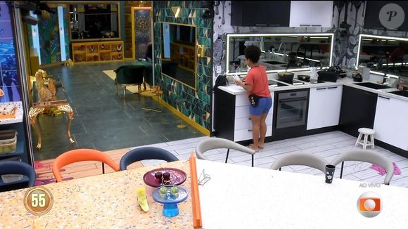 Milena estava muito perto do Big Fone e deu a sorte de atender ao telefone no 'BBB 26'