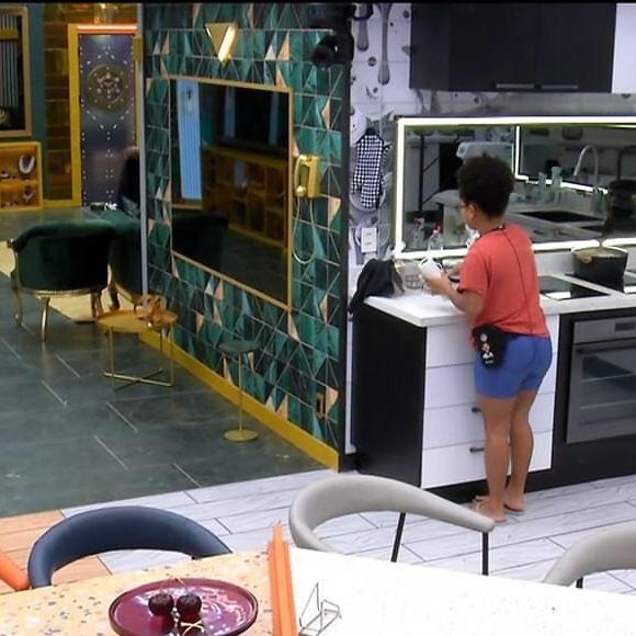 Milena estava muito perto do Big Fone e deu a sorte de atender ao telefone no 'BBB 26'