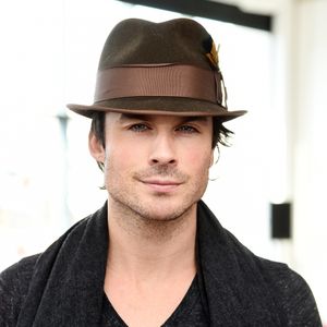 O charme misterioso de Ian Somerhalder combina perfeitamente com a proposta do Azzaro Pour Homme: elegante, sedutor e com aquela aura impossível de passar despercebida