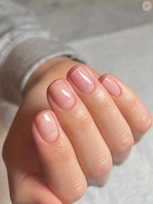 Unhas soap nails trazem um visual mais clean e minimalista: deixam suas mãos ainda mais rejuvenescidas
