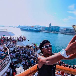 Ronaldinho Gaúcho segue ganhando dinheiro com investimentos, imóveis e publicidade tanto na TV quanto nas mídias sociais