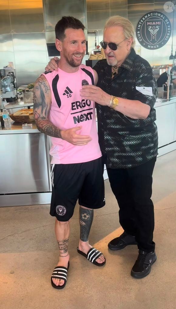 Segundo revelou Carlos Villagrán, o anel entregue a Messi possuía referências à cultura asteca e o acompanhou ao longo de décadas, tornando o presente ainda mais simbólico e especial