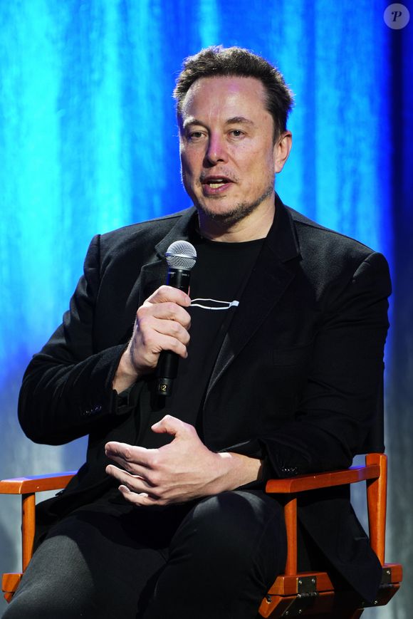 Elon Musk teve gêmeos e trigêmeos com Justine Musk, entre 2004 e 2006