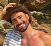 Cauã Reymond mostra foto rara com o pai, José Marques, e semelhança entre os dois viraliza: 'Beleza vem de família'