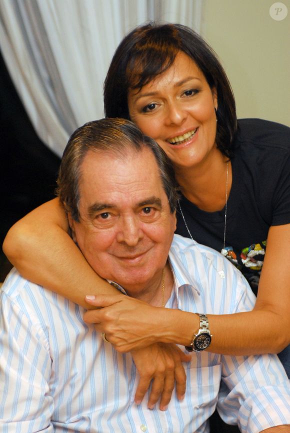 Benedito Ruy Barbosa teria arrancado a sonda que usa para urinar em um episódio de confusão, o que o levou a ser internado