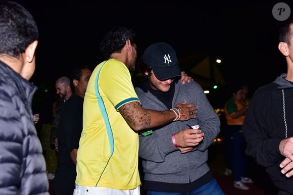 Tiago Maia e Marcelo Sangalo protagonizam momento de proximidade durante evento que antecede partida do Brasil na Copa 2026