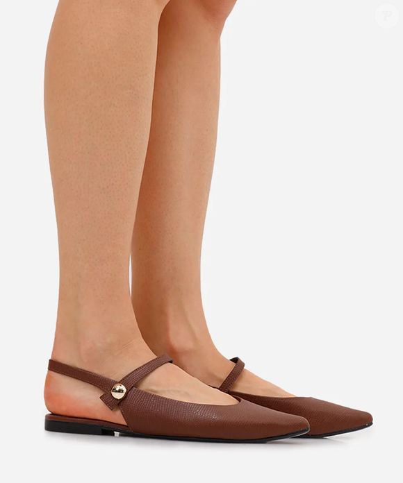 Por R$ 129,99, o modelo da Oneself combina bico fino, tira slingback e palmilha macia em uma proposta elegante para o dia a dia