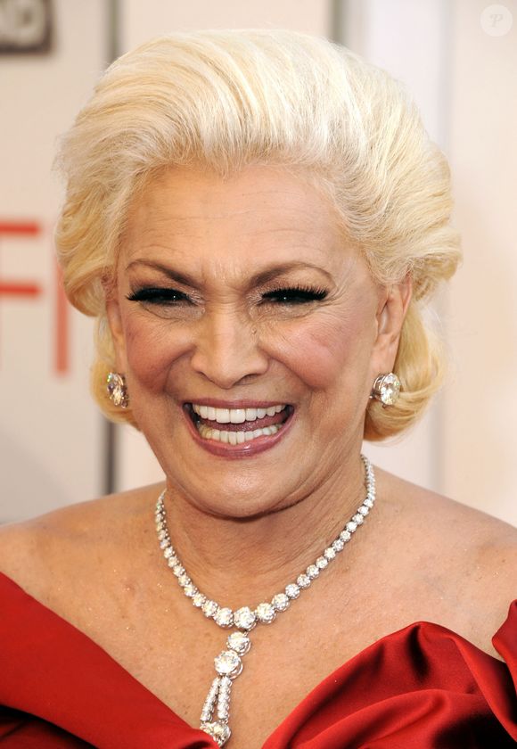 Hebe Camargo se envolveu em uma confusão com política que lhe custou a exibição ao vivo de seu programa