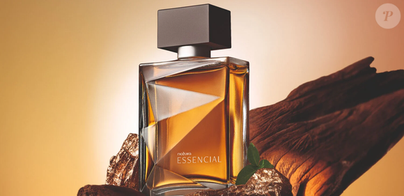 Com notas de bergamota, lavanda, sândalo e âmbar, o Essencial Masculino da Natura se mantém como um dos clássicos mais sofisticados da perfumaria nacional