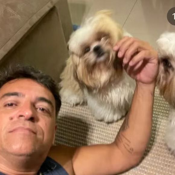 Namorado de Débora Maia fazia publicações raras no Instagram, mas já chegou a posar com os cachorros da mãe de Mel