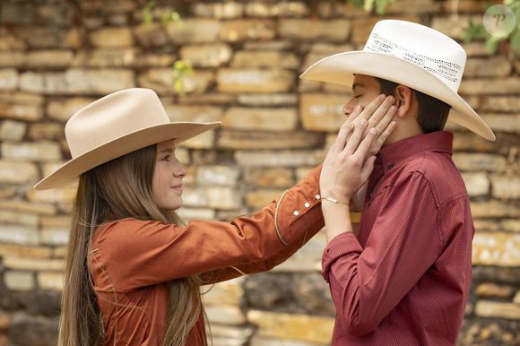 Elenco infanrtil não tem semelhança com atores da fase adulta