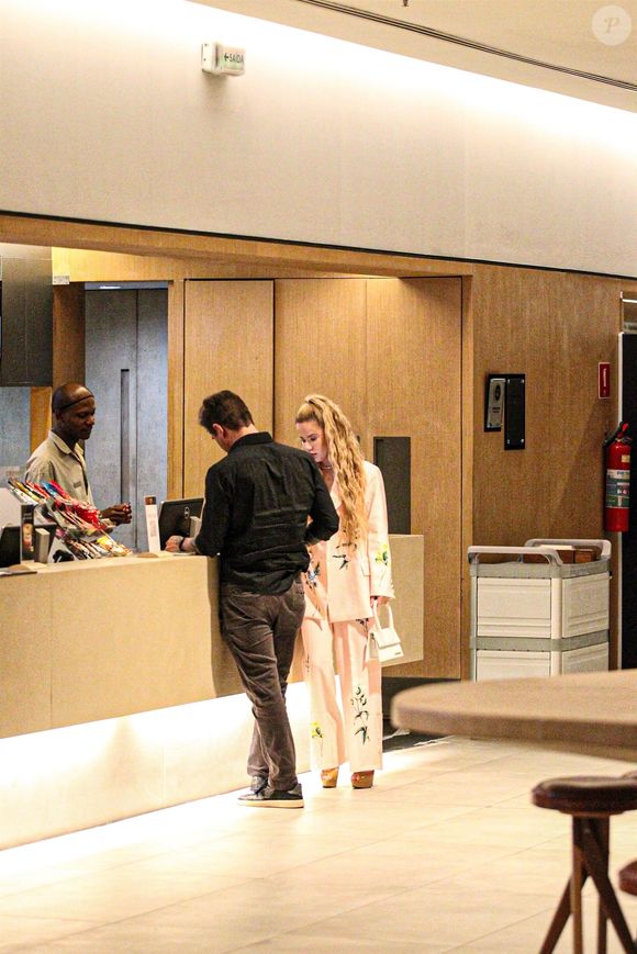 Marcela Tomaszewski, novo affair de Dado Dolabella, foi clicada com o ator em setembro de 2025 em cinema do Rio