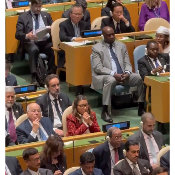 "Seguiremos nos colocando ao lado da paz, dedicando nossos esforços para que todas as pessoas possam viver suas vidas com segurança e dignidade em seus territórios", escreveu Janja