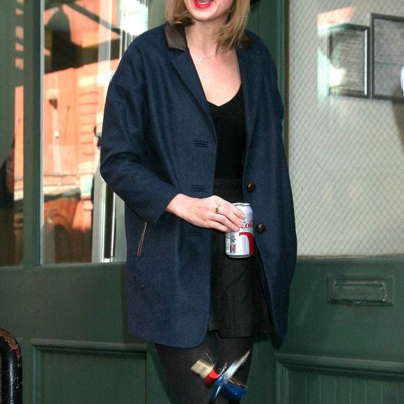 Taylor Swift atambém gosta de usar chapéus para compor seus looks