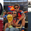 É assim o jardim de Sheila Ebana, mãe de Lamine Yamal, campeão do mundo pela Espanha: piscina redonda, varanda grande e um pequeno campo de futebol para Keyne