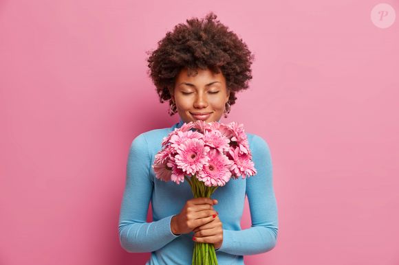 Perfumes com a presença da rosa costumam ser os preferidos de diversas mulheres vaidosas.