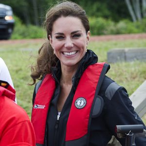 Em 2011, durante a primeira turnê internacional do casal como duque e duquesa de Cambridge no Canadá, Kate protagonizou um raro momento de espontaneidade capilar