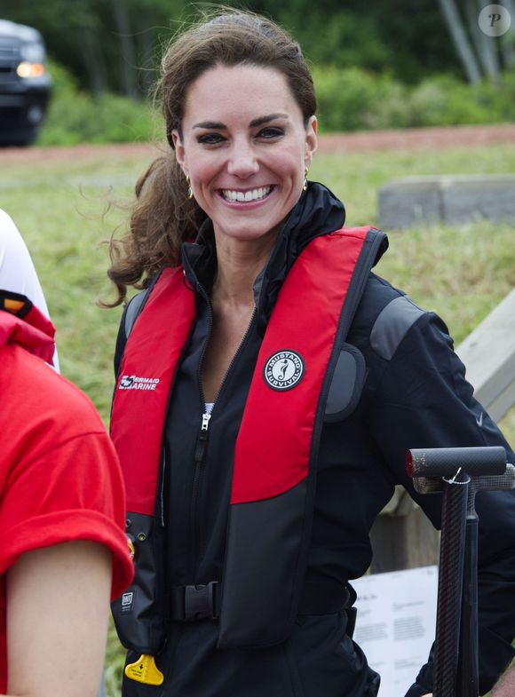 Em 2011, durante a primeira turnê internacional do casal como duque e duquesa de Cambridge no Canadá, Kate protagonizou um raro momento de espontaneidade capilar