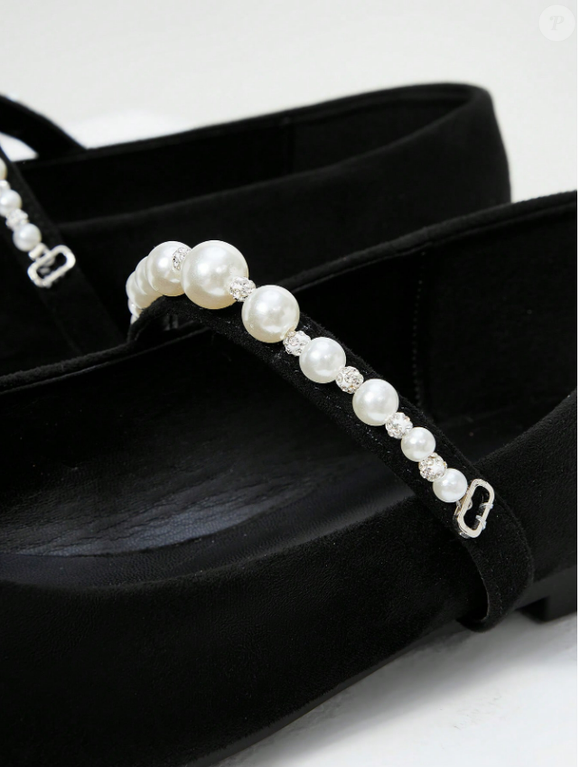 Fácil de adaptar ao estilo brasileiro: a sapatilha vai bem com alfaiataria, blazer leve, jeans escuro e vestidos midi