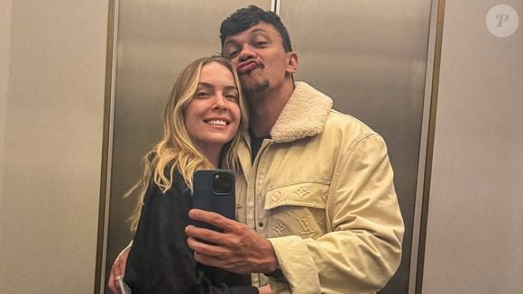 Tata Estaniecki e Júlio Cocielo deram 'selinho' na festa da influencer, mas casamento chegou ao fim