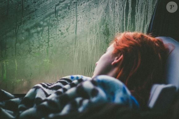 Segundo a psicologia, a forma com que as pessoas reagem aos estímulos de um barulho de chuva se refere exatamente às suas experiências prévias