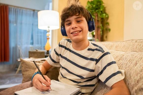 Bruno, vivido por Miguel Moro, falaria sobre o vício de uso de celular sem controle, mas o assunto não deslanchou