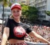 Paolla Oliveira faz seu último desfile como Rainha de Bateria da Grande Rio nesta terça-feira (04).
