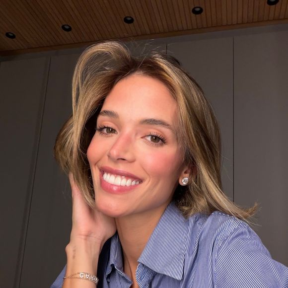 Carinho de Carol Leite pela enteada roubou a cena nas fotos e rendeu muitos elogios de internautas para as duas