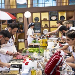O MasterChef Brasil 2026 viveu uma noite de tensão com cachorro-quente artesanal, votação dos motoboys, reviravoltas e despedida de mais um participante