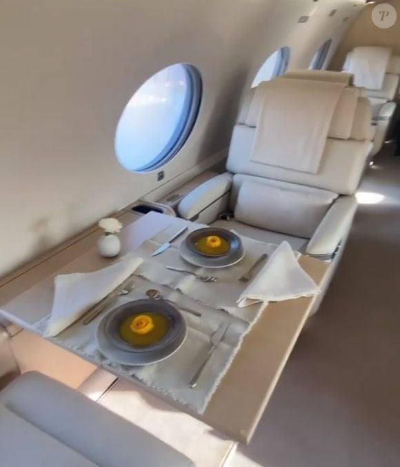 Com design discreto por fora, o jatinho de Kim Kardashian esconde um interior altamente luxuoso