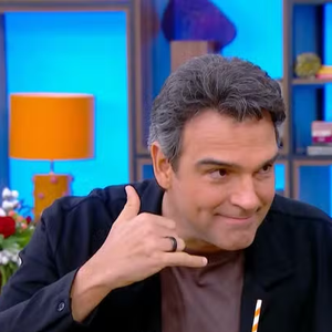 Tadeu Schmidt fez transplante capilar: pós-operatório tem algumas regras como não se expor diretamente ao sol e tampouco praticar atividade física intensa