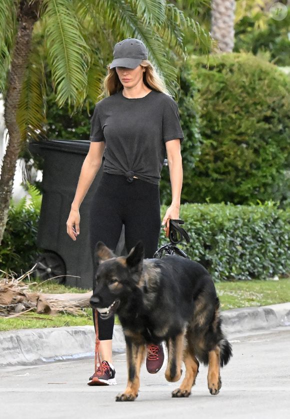 Gisele Bündchen também faz dois passeios diários com seus cachorros, sempre de manhã e à noite