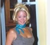 Bem mais loira que o habitual, Danielle Winits estreou um novo visual para 'Corpo Dourado', de 1998