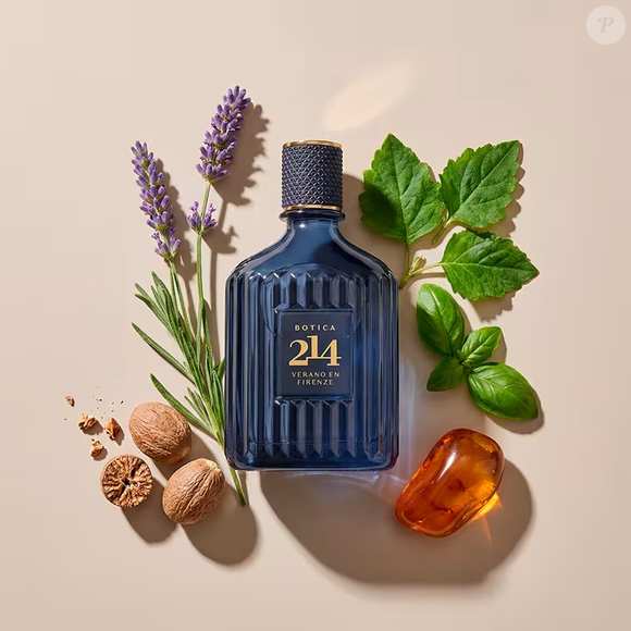 A pirâmide olfativa reforça essa proposta sofisticada. O Botica 214 Verano en Firenze do O Boticário as notas de topo, aparecem Timuti Pepper, Lavanda e Grapefruit, trazendo frescor e vivacidade logo nas primeiras borrifadas. No corpo da fragrância, surgem Avelã, Manjericão e Noz Moscada, que acrescentam um toque aromático e levemente especiado. Já o fundo combina Vetiver, Patchouli e Âmbar, responsáveis por dar profundidade e elegância ao perfume